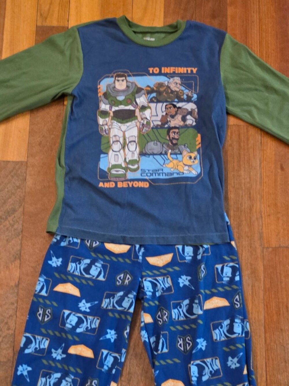 Disney Pixar Buzz Lightyear 2-Piece Pajama Set Size M (8/10)